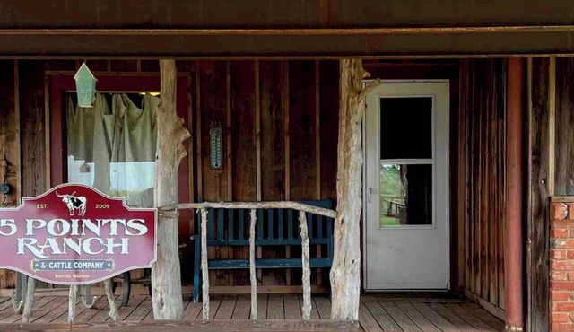 Quiet ranch retreat full of rustic vintage charm! Located off I-40/Old Rt 66