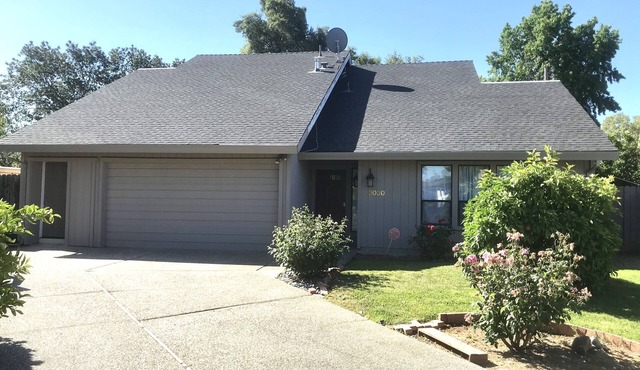 Quiet, relaxing and specious home in cul-de-sac