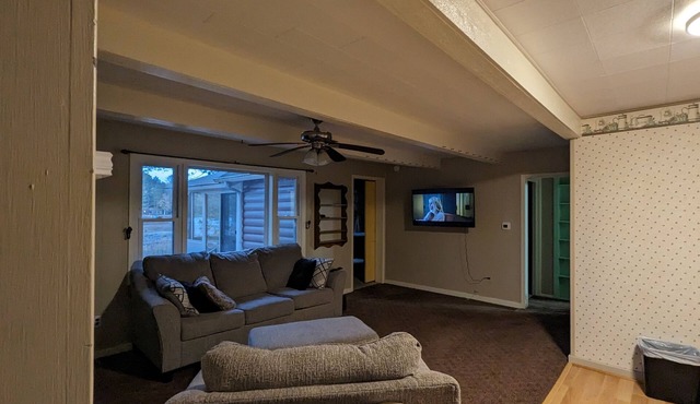 Quiet, relaxing,beautiful riverside home located on Thunderbay River