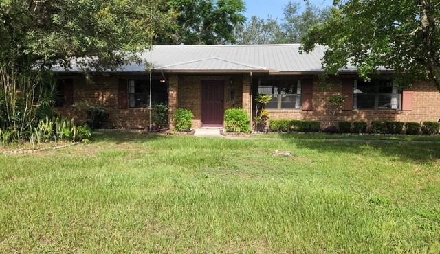 Quiet, Relaxing Family Get-away. Close to many attractions!