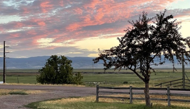 Quiet & Relaxing Farm Home/15 min from lake/Big Yard/Fun Games