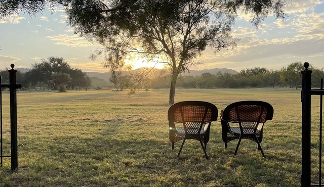 Quiet, relaxing getaway on the outskirts of heaven.