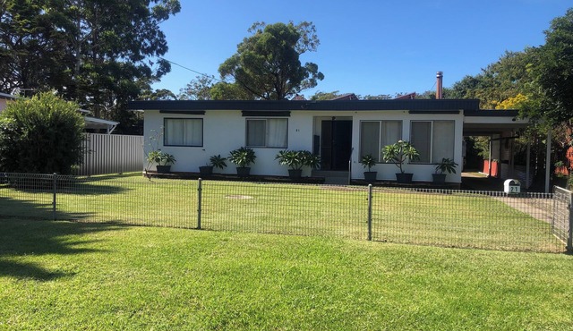 Quiet relaxing home close to beach, lake at your doorstep.