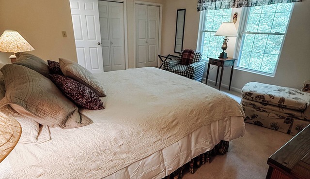 Quiet & Relaxing Mountain Retreat: 3BR/2.5BA Steps From Town of Stuart