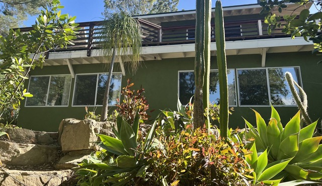 QUIET. REMODELED. STATE PARK ADJACENT. MOUNTAIN VIEWS.