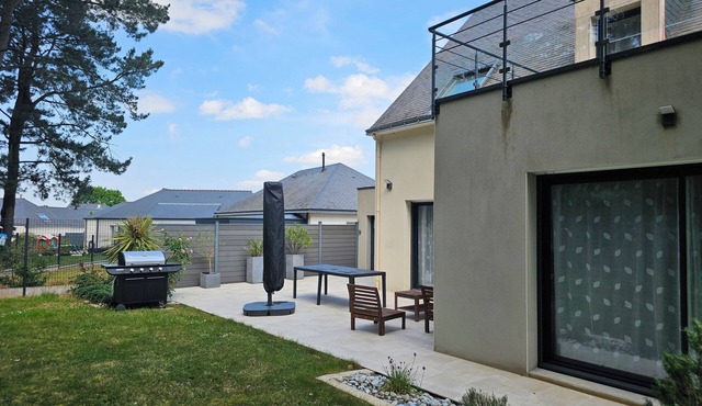 Quiet residence close to shops and beaches