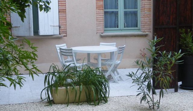 Quiet, restful gîte in town. Everything is less than 500m away on foot!