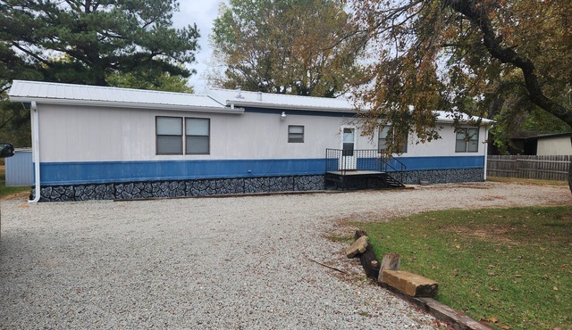 Quiet Retreat. 5 Minutes to the Marina and Boat Ramp and Pet Friendly!