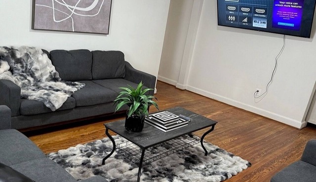 Quiet retreat in Arlington with 3 bed 2 bath and 2 metro within walking distance