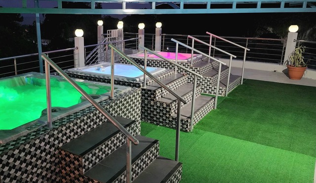 QUIET RETREAT/JACUZZI/BBQ.