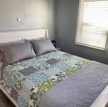 Quiet retreat, minutes from highway and downtown