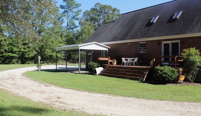 Quiet Retreat Outside Greenville: "Las Flores"