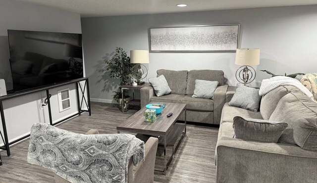 Quiet Retreat, Super Location, Valley Med Cntrs, Fireplace & Movies, Food Lovers