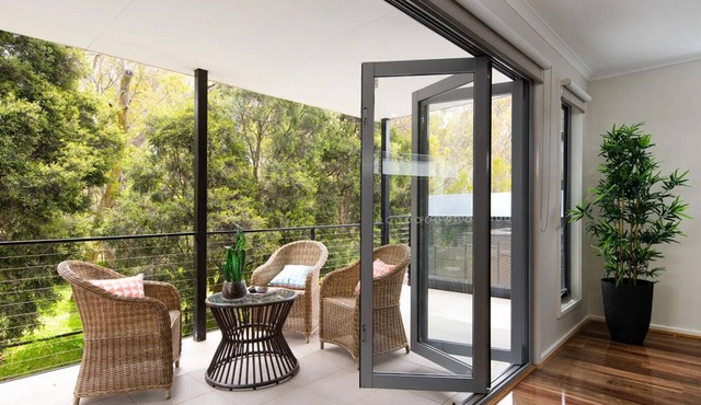 Quiet Retreat surrounded by parkland walking and riding trails.