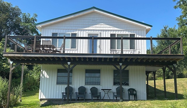 Quiet retreat, valley views, zoned heating and cooling fire pit and new deck!