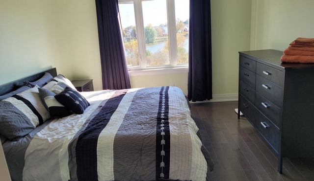 Quiet Riverfront , Pet friendly