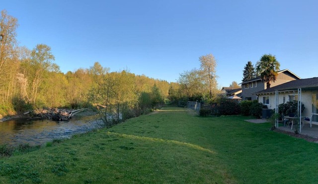 Quiet Riverside Retreat 3bd/2ba