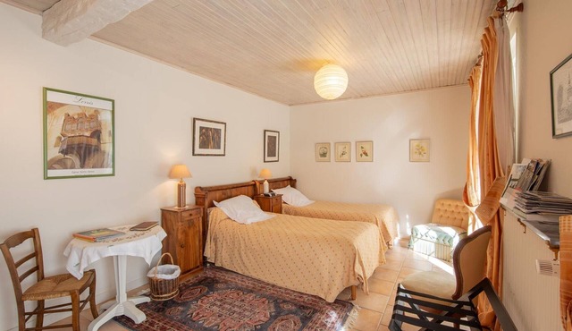 Quiet Rooms and Suites with Wifi and Pets Allowed