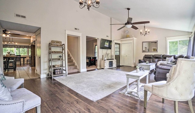 Quiet Rockbridge Cottage ~ 4 Mi to Hocking Hills!