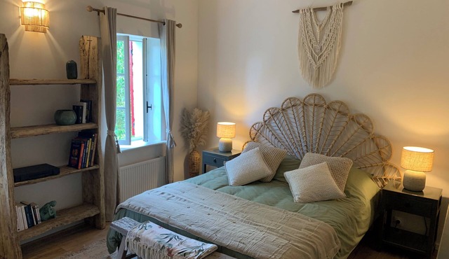 Quiet, romantic room with swimming pool in the heart of nature.