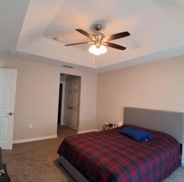 Quiet Room in Secure Condominium Close to Disney & Valencia College