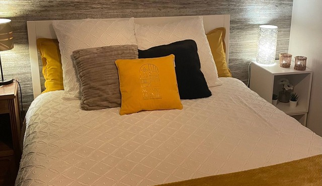 Quiet Room with Breakfast, Private Terrace, Garden & Wi-Fi in Gévezé