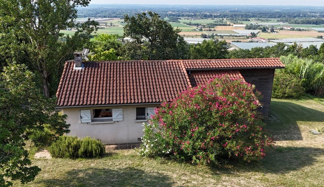 Quiet rural cottage in Tarn and Garonne with magnificent views of the Tarn valley