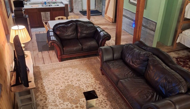 Quiet, rustic cabin with lake access