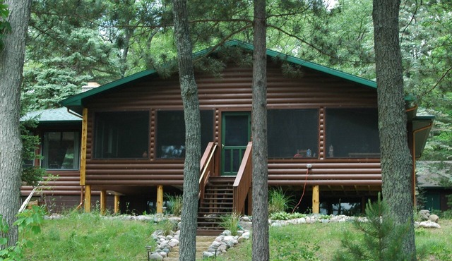 Quiet, rustic cabin on East Twin Lake near St. Helen, Michigan