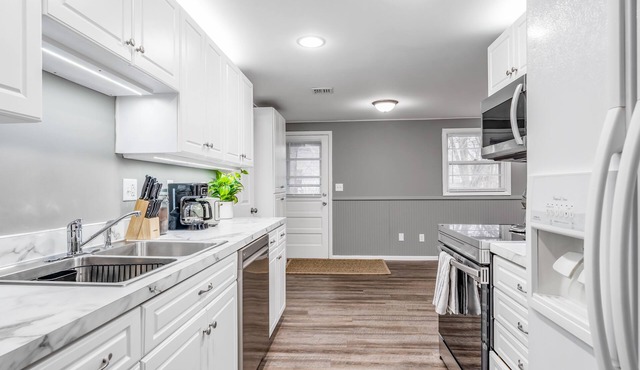 Quiet & Safe Area 3BR K&Q Beds Entire Home Full Kitchen Free Coffee Wifi