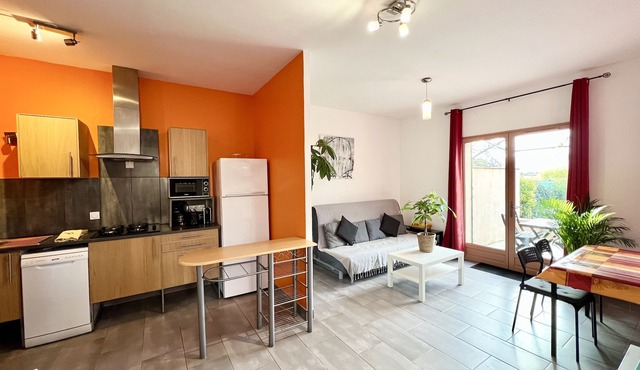 Quiet Salagou cottage with lovely view over the valley