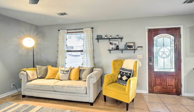 Quiet San Antonio Guest Home, 4-Acre Property!
