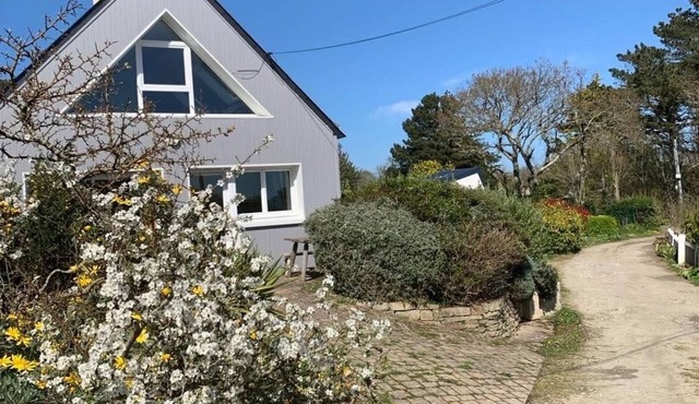 Quiet seaside house in a cul-de-sac.