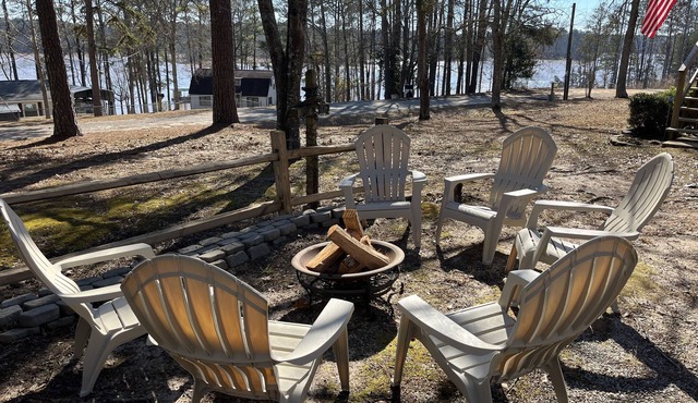 Quiet Secluded Lakeside Home on Fishing Creek of Clarks Hill Lake.