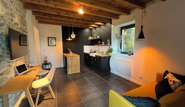 Quiet, self-contained studio with panoramic view of the Vercors mountains