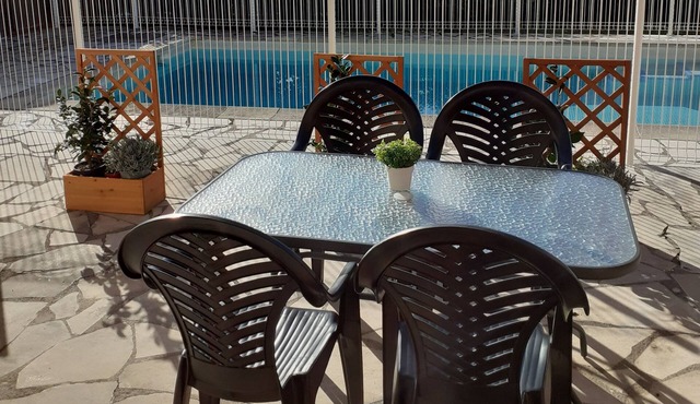 Quiet semi-detached house with swimming pool