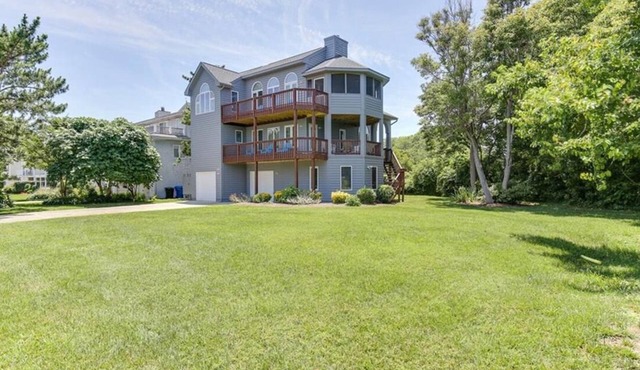 Quiet Semi-Private Beach Located in an Upscale Neighborhood/Croatan