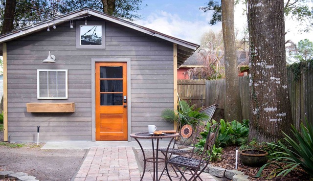 Quiet Shed in Downtown
