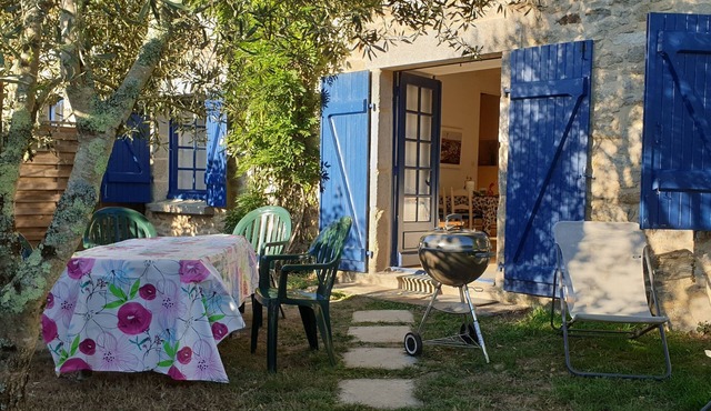 Quiet, single-storey gîte in renovated 18th-century farmhouse.