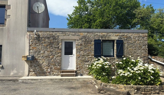 Quiet, single-storey Ty an Avel studio, 15 minutes from beaches and Brest center