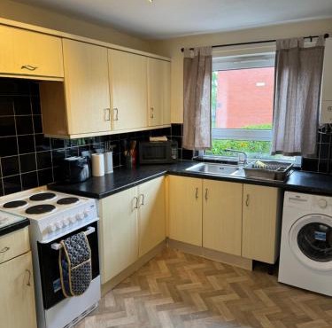 Quiet, Sleeps 13, 2 baths, Parking, KIA 2