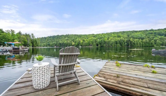 Quiet Spaciou Gorgeous Lakefront Cottage