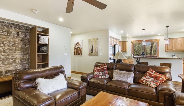 Quiet - Spacious- On Ski Bus Line - Community Hot Tubs - WD