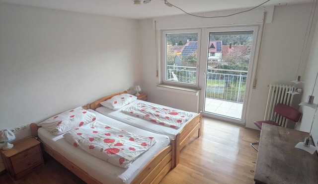 Quiet, spacious 3-room apartment with balcony and private parking space in Mühlacker