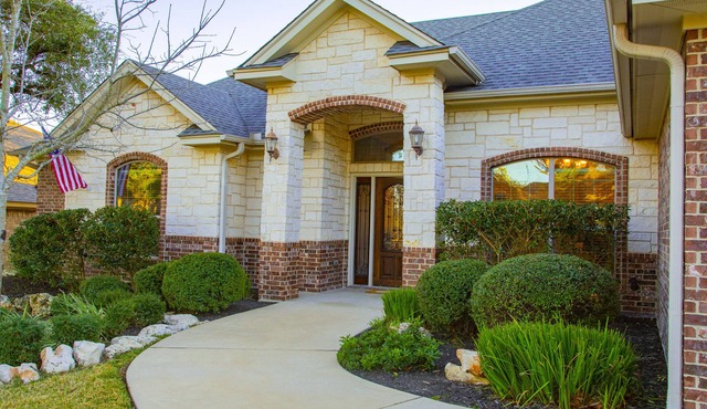 QUIET & SPACIOUS - Amiable Modern Home - Belton Oaks
