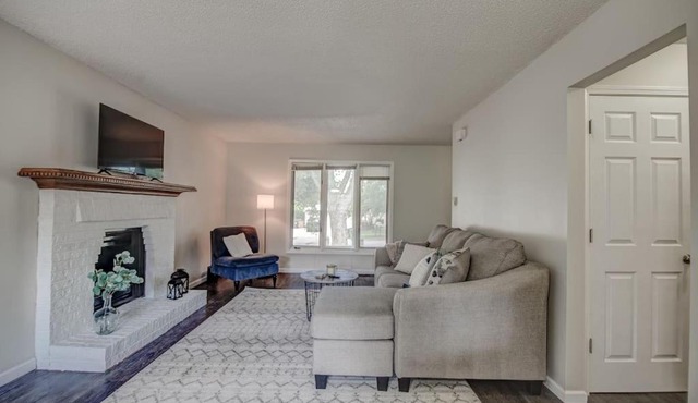 Quiet Spacious Duplex in West Des Moines