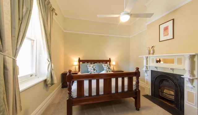 Quiet spacious hills retreat for up to six guests.