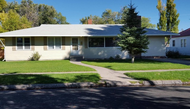 Quiet Spacious Home. Centrally Located in Alamosa, Near The Rio Grande River