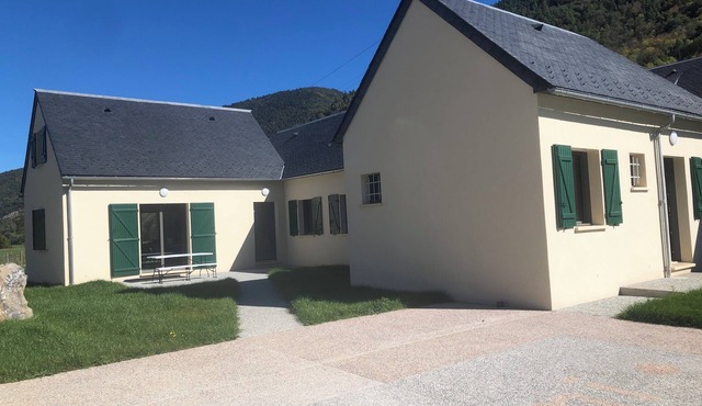 Quiet, spacious house sleeps 10 near St Lary 360° mountain views.