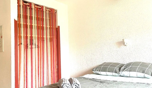 Quiet, spacious studio in the center of Céret.